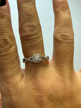 Fancy Fashion Twisted Band With Stone