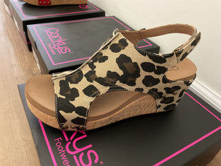 Ivory Canvas Leopard Size 9