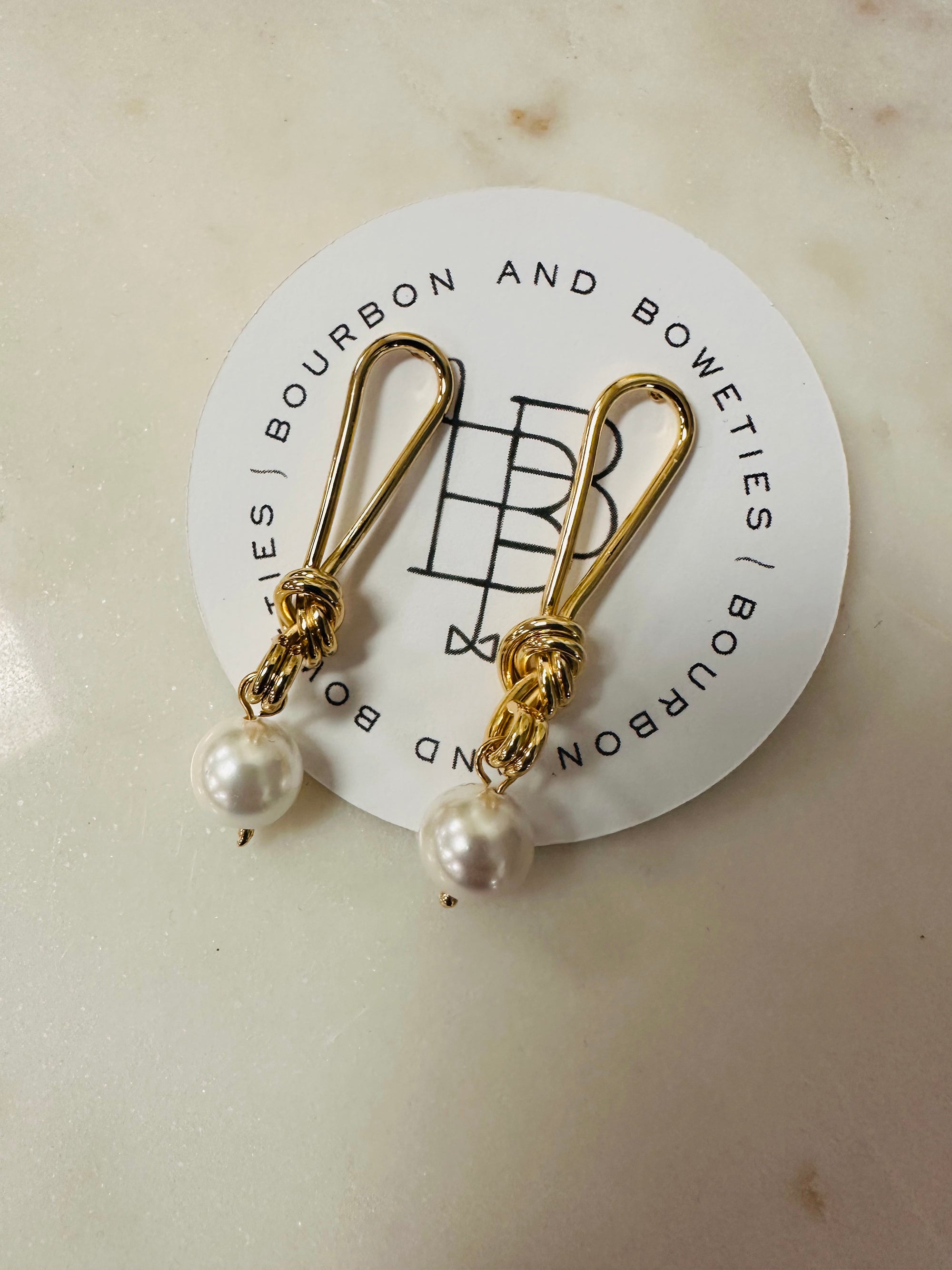 Aspen earring Pearl Knot