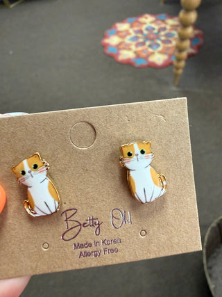 Tan & White Cat Post Earrings
