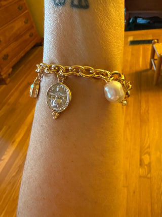 Gold Chain Bracelet With Coin And Pearl Charms