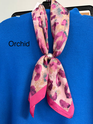 Scarf Necklace With Magnetic Pearl Closure