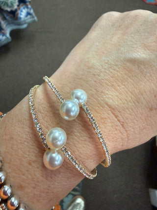 Pearls Embrace Bracelet