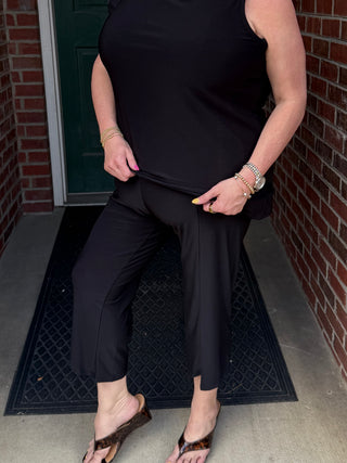 Black Scallop Slit Capri Pant