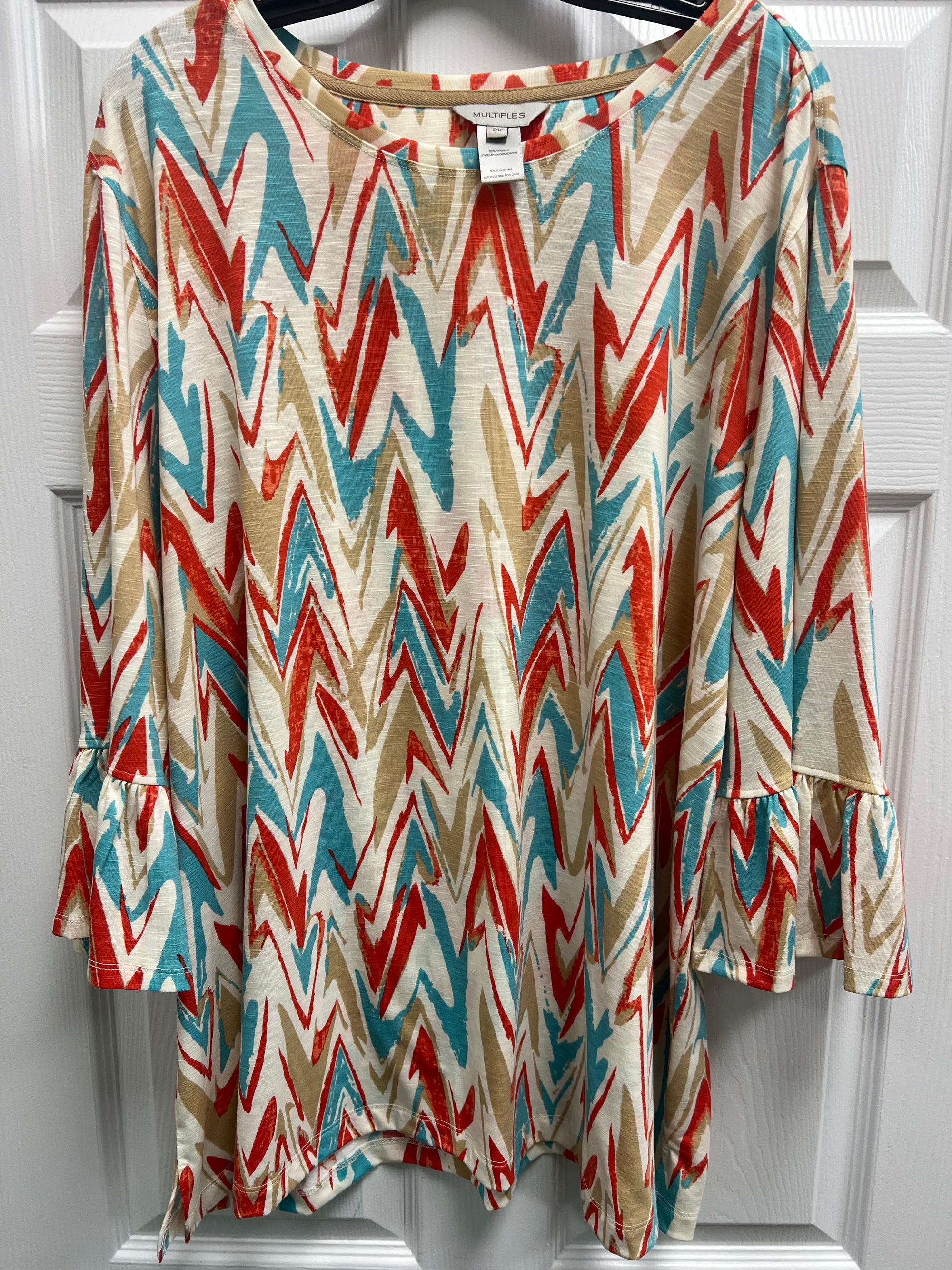 3/4 FLOUNCE NECK TOP MULTI