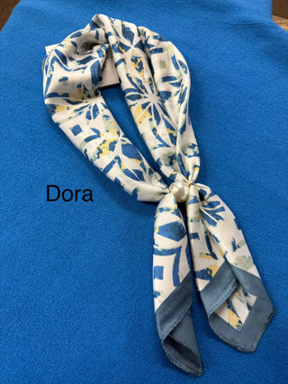 Scarf Necklace With Magnetic Pearl Closure