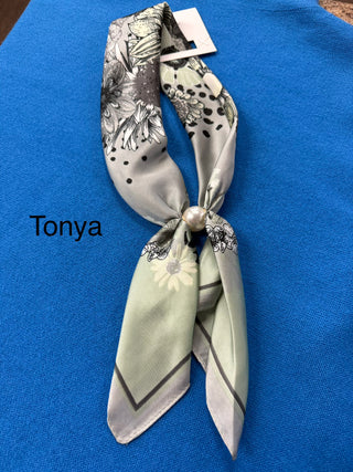 Scarf Necklace With Magnetic Pearl Closure