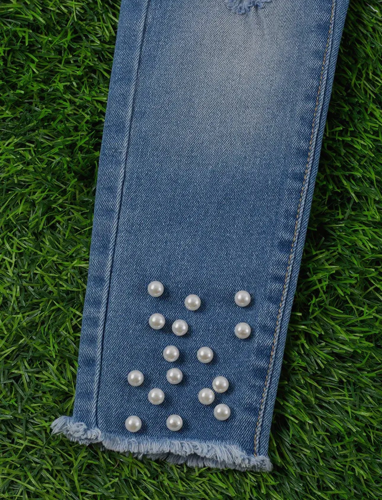 Girls Distressed Skinny Jeans With Snapped Pearls