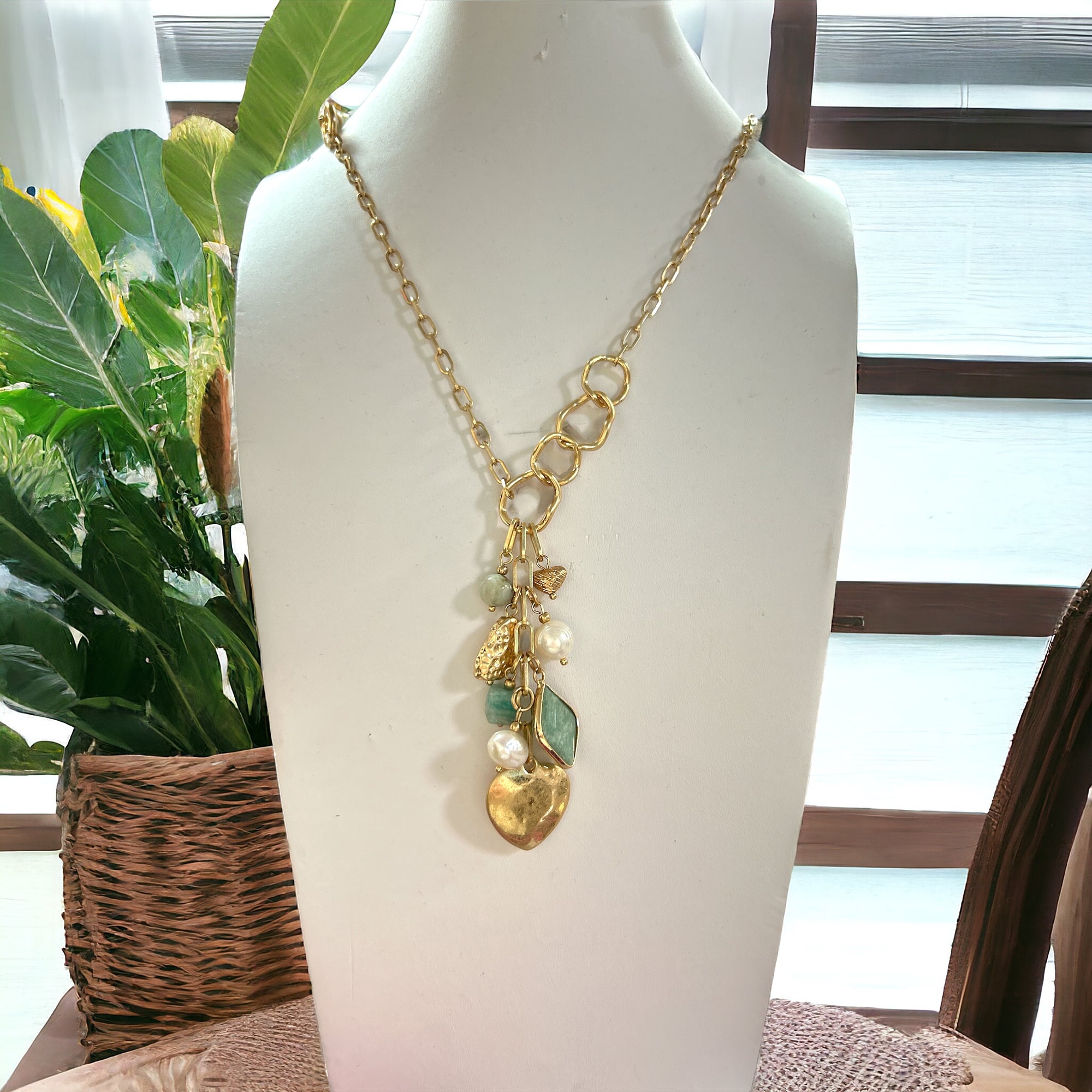 Gold Necklace with Charm Pendant Mint