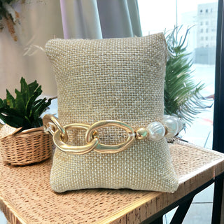 Pearl Bracelet w/ Gold Links