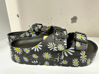 Daisy Print Buckle Slide